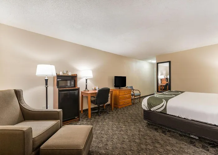 Quality Inn & Suites Portage Central